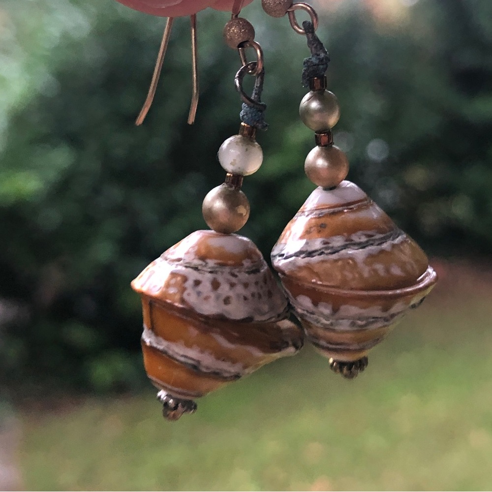 Shell Earrings 14k Gold Dangle Hooks Seashell Oce… - image 3